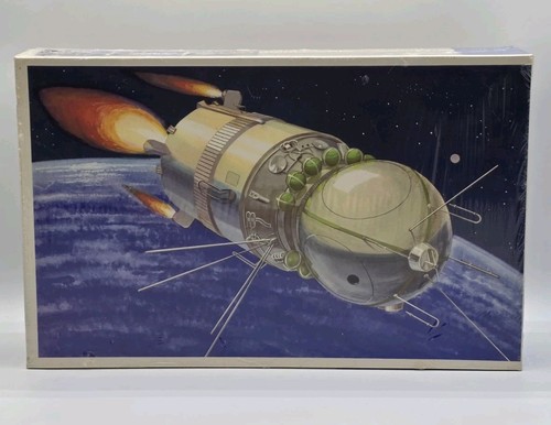 Vintage veb plasticart wostok - veb,